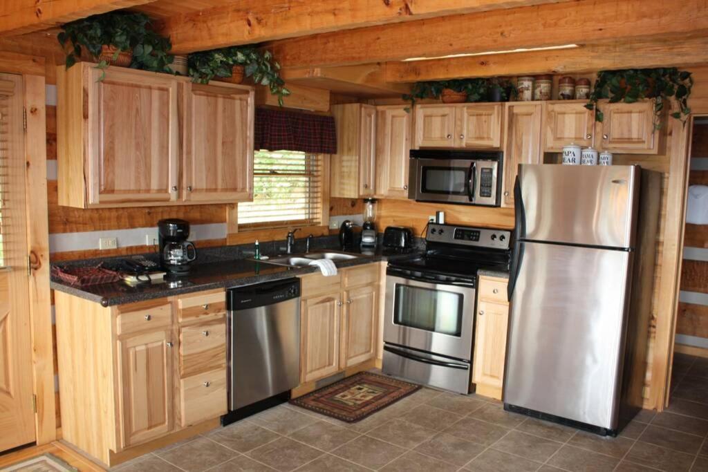 View! Private! Hot Tub,Pool Table,Fireplace,Relax! Севьервилл Экстерьер фото