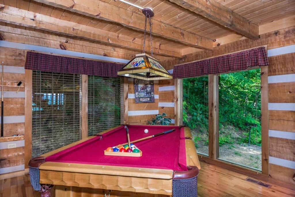 View! Private! Hot Tub,Pool Table,Fireplace,Relax! Севьервилл Экстерьер фото