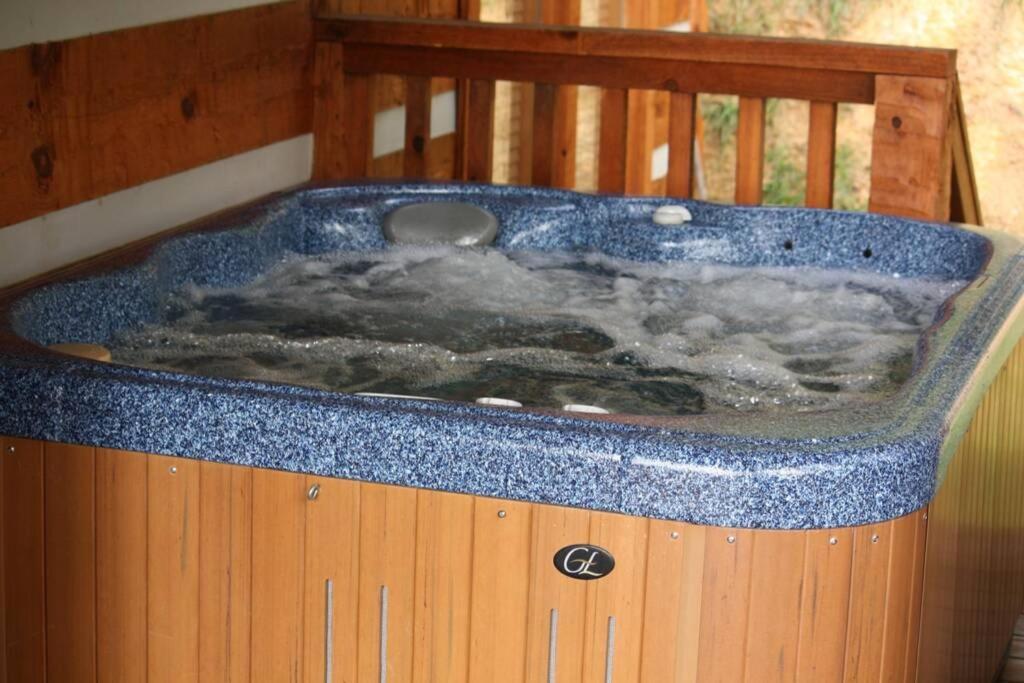 View! Private! Hot Tub,Pool Table,Fireplace,Relax! Севьервилл Экстерьер фото